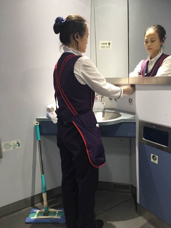 艾麥-廁所作業(yè)（紙巾疊三角）